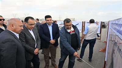 رئيس الوزراء يتفقد أعمال تطوير ورفع كفاءة طريق 