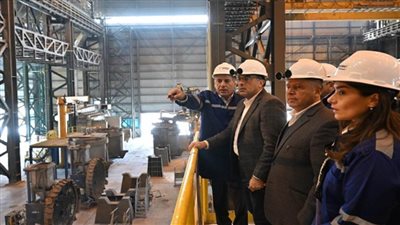 رئيس الوزراء يتفقد مجموعة شركات حديد عز بالسخنة (صور)