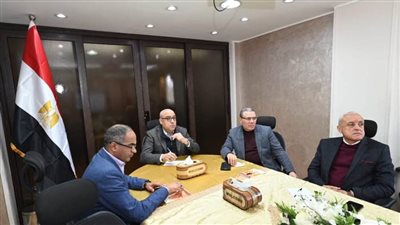 وزير الإسكان يعقد اجتماعا بمقر شركة مياه الجيزة لمتابعة موقف خدمات مياه الشرب والصرف الصحي بالمحافظة