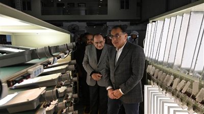 رئيس الوزراء يزور مصنع سيراج 