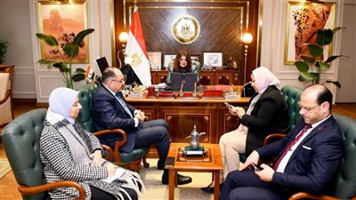 وزيرة الهجرة تعقد اجتماعا مع المجموعة المؤسسة للشركة الاستثمارية للمصريين بالخارج (صور)