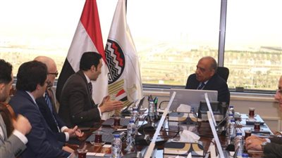 وزير قطاع الأعمال: نسعى للتوافق مع اشتراطات الاستدامة والبيئة النظيفة وتعزيز المنافسة في الأسواق العالمية (صور)