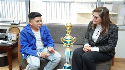 وزيرة التخطيط تستقبل الطفل الحائز على بطولة العالم في المسائل الحسابية (صور)