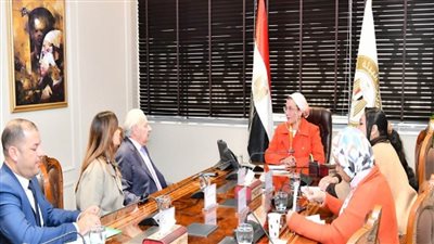 وزيرة البيئة تلتقي أحد المستثمرين في مجال صناعة المواد الغذائية