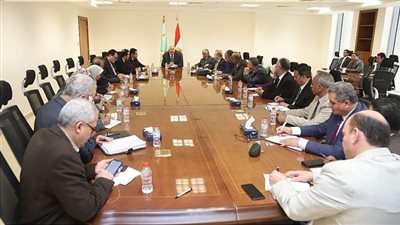 وزير الزراعة يعقد اجتماعا موسعا لمتابعة المشروع القومي لزراعة قصب السكر بنظام الشتلات