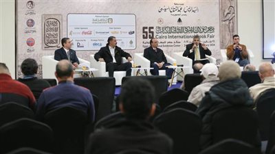 كتاب ونقاد في مناقشة 