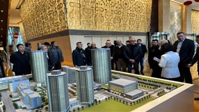 وزير الإسكان يتفقد منطقة الأعمال المركزية التابعة لمركز التجارة العالمي الصيني (صور)