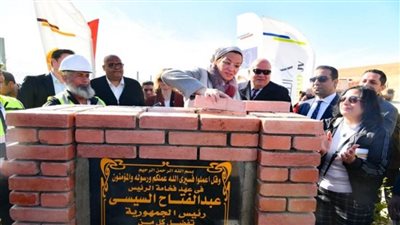 وزيرة البيئة ومحافظ قنا يضعان حجري الأساس لمصنع التدوير والمعالجة والمدفن الصحي بقوص (صور)