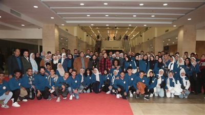 وزيرة الثقافة: حرصنا على إهداء شباب الملتقي مجموعة متنوعة من إصدارات الوزارة لتكون نواة لمكتبتهم الخاصة