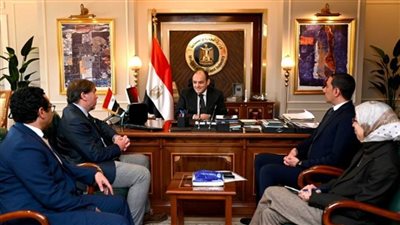 وزير التجارة يبحث مع 