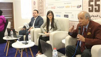 متخصصون يستعرضون 