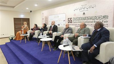 كُتّاب ومؤرخون يناقشون 