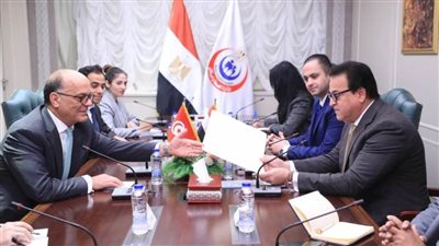 وزير الصحة يستقبل السفير التونسي لبحث سبل التعاون بين البلدين