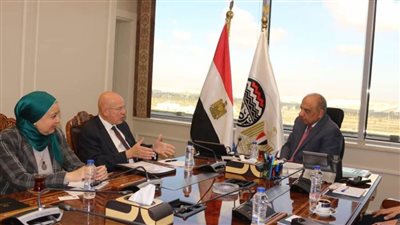 وزير قطاع الأعمال يبحث مع رئيس جمعية المصدرين المصريين سبل التعاون والشراكة والفرص الاستثمارية في قطاع الغزل والنسيج