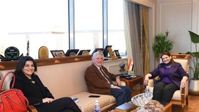 وزيرة الهجرة تستقبل رئيس الغرف التجارية الكندية بالقاهرة لبحث تعزيز التعاون (صور)