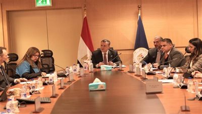 وزير السياحة والآثار يلتقي مع المدير التنفيذي لمكتب تمثيل بنك JPMorgan Chase بمصر 