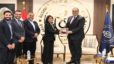 رئيس هيئة الرعاية الصحية يلتقي المدير الإقليمي لشركة جانسن العالمية لبحث سبل التعاون المستقبلي (صور)