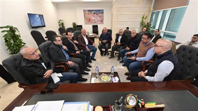 وزير الإسكان يعقد اجتماعا بمقر جهاز 