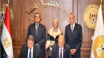 بتكلفة 116 مليون جنيه.. توقيع عقد جمع ونقل المخلفات البلدية الصلبة بالقليوبية