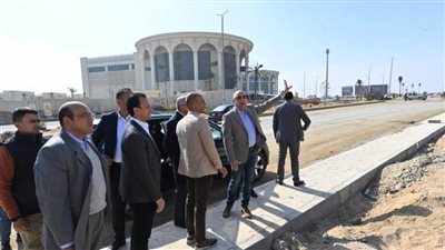 وزير الإسكان يتفقد مشروعات تطوير ورفع كفاءة محاور الطرق بالقاهرة الجديدة