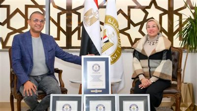 وزيرة البيئة تستقبل المغامر المصري علي عبده