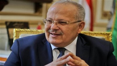 رئيس جامعة القاهرة يوجه بمكافأة تميز وجهود غير عادية للمعيدين والمدرسين المساعدين والعاملين بالجامعة