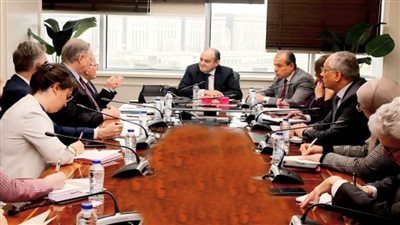وزير الصناعة يستعرض مع مدير بالمفوضية الأوروبية مستجدات آلية تعديل الحدود الكربونية