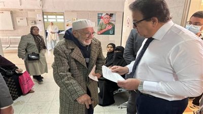 وزير الصحة يتفقد مركز طب أسرة التجمع الثالث (صور)