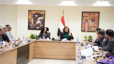 وزيرة التخطيط تتابع الموقف التنفيذي لمشروع تنمية الأسرة (صور)