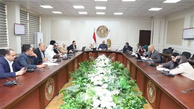 وزير العمل يترأس 