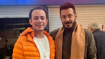 متولي السيد يدخل في صراع مع كبير سوق السمك بـ«المعلم».. صور 