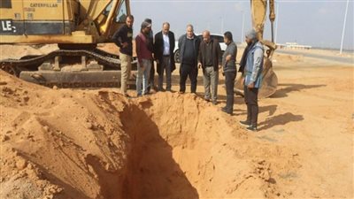 رئيس جهاز العاشر من رمضان يتفقد مشروعات الصرف الصحي والخدمات بالمدينة (صور)