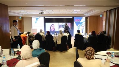 «الصحة» تنظم دورة تدريبية لعلوم صيدلة الأورام للعاملين بـ «التأمين الصحي» لرفع كفاءتهم