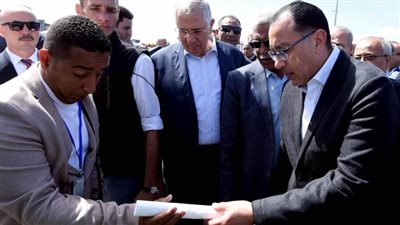 رئيس الوزراء يتفقد محطة 