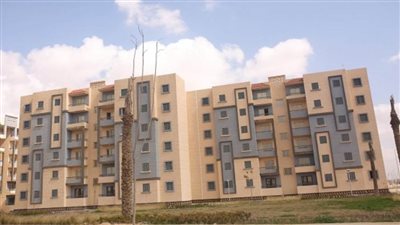 وزير الإسكان يُتابع موقف وحدات 