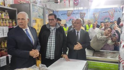 وزير الزراعة يتفقد معرض 