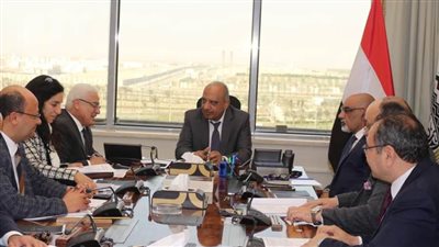 وزير قطاع الأعمال يبحث ورئيسا الهيئة القومية للتأمين الاجتماعي والهيئة العامة للتأمين الصحي عددا من الملفات المشتركة لخدمة العاملين