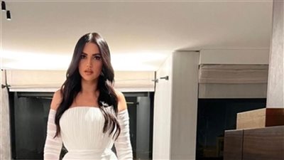 فستان وتاتو.. درة تستعرض جمالها على البحر| شاهد