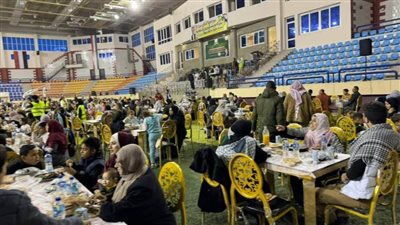 تنظيم إفطار جماعي للعالقين ومرافقي المصابين الفلسطينيين بشمال سيناء 