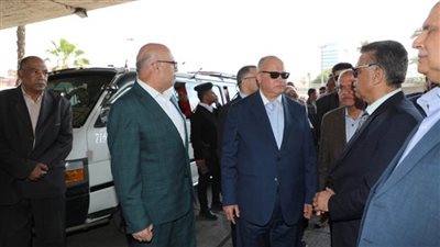 محافظ القاهرة يتفقد مواقف النقل الجماعي بالعاصمة للتأكد من الالتزام بالتعريفة الجديدة (صور)