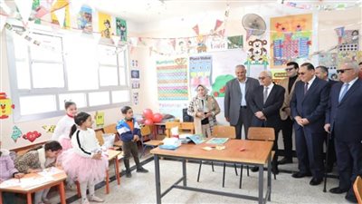 وزير التعليم ومحافظ الشرقية يفتتحان المدرسة الرسمية الدولية بفاقوس (صور)