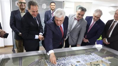 وزير التعليم العالي والسفير الفرنسي ورئيس الجامعة الفرنسية يتفقدون بدء أعمال إنشاء الحرم الجديد للجامعة