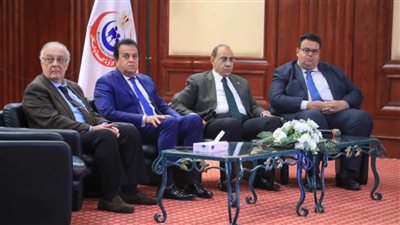 وزير الصحة يكرم أول دفعة من أطباء الأمراض الصدرية لاجتيازهم الاختبار المؤهل لدبلومة الأمراض الصدرية الأوروبية 