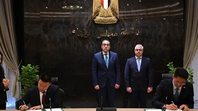 رئيس الوزراء يشهد توقيع اتفاقية إطارية بشأن إقامة مصنع 