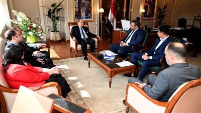 وزير التجارة يستعرض فرص ومقومات الاستثمار في مصر ومشروعات الشركة الحالية والمستقبلية بالسوق المصري (صور)