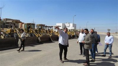 رئيس جهاز العبور الجديدة يلتقي سكان المدينة لمناقشة مقترحاتهم ويشهد اصطفاف معدات النظافة