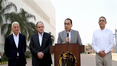 رئيس الوزراء: الحكومة والبنك المركزي عملا على تأمين كل الاحتياجات الدولارية اللازمة لإنطلاق القطاعات الإنتاجية بقوة (صور)