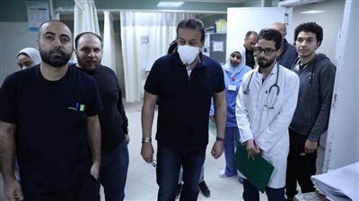 بالصور.. جولات مكوكية لوزير الصحة فى المستشفيات لتطبيق خطة التأمين الطبي لعيد الفطر المبارك