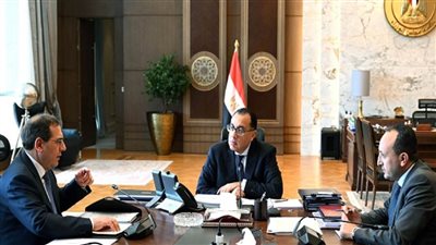 مدبولي يتابع مع وزير البترول عددا من ملفات العمل وموقف توفير الاحتياجات البترولية قبل إجازة العيد (صور)