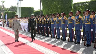 رئيس الأركان يلتقى قائد قوات الدفاع المالاوية لبحث التعاون العسكري المشترك